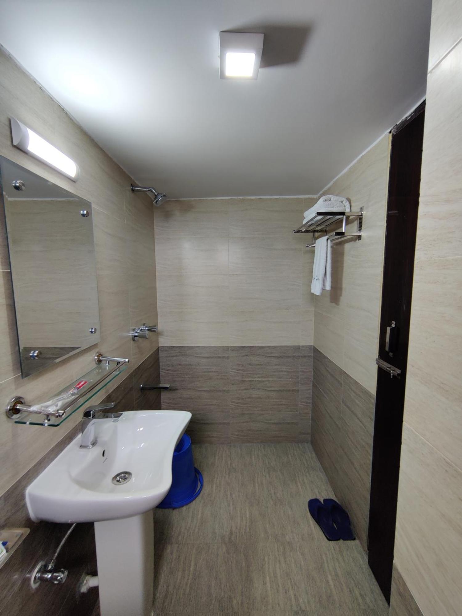 Hotel Sea Moon Cox's Bazar Extérieur photo